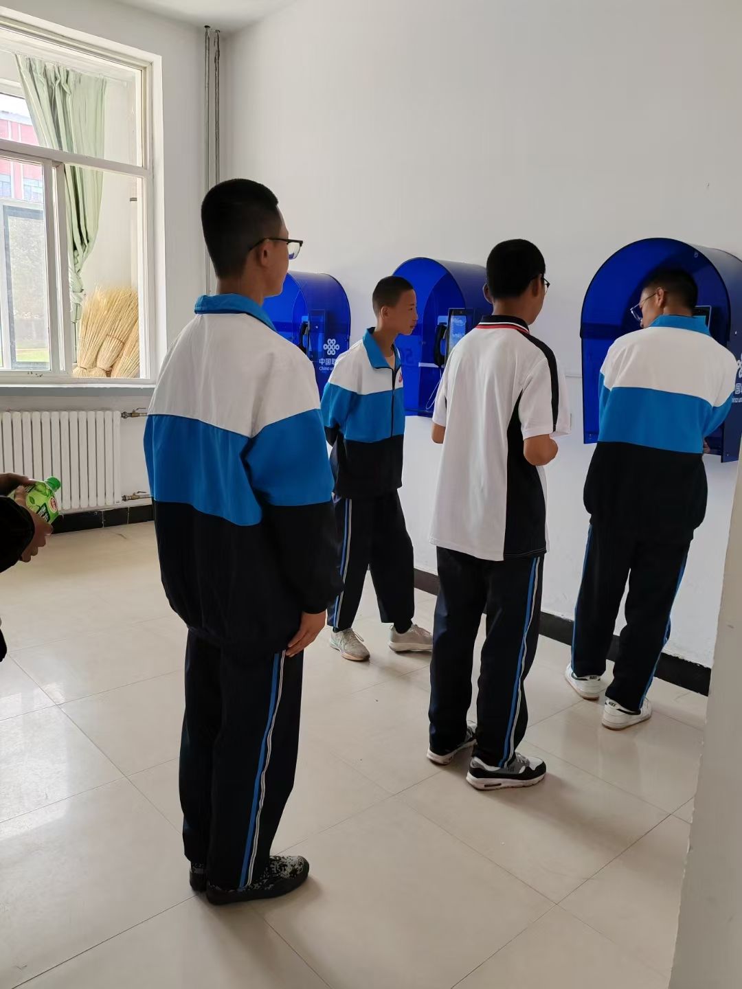 温暖的连线——记一次初高中学校的亲情电话